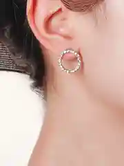 Женские круглые серьги со стразами