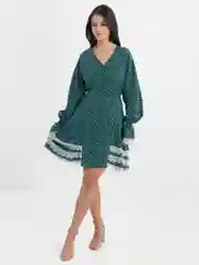 Зеленый платье женское с рюшами и воланами