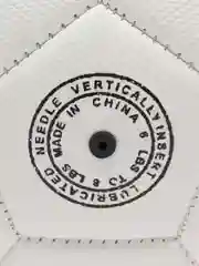 Белый мяч футбольный, волейбольный, баскетбольный