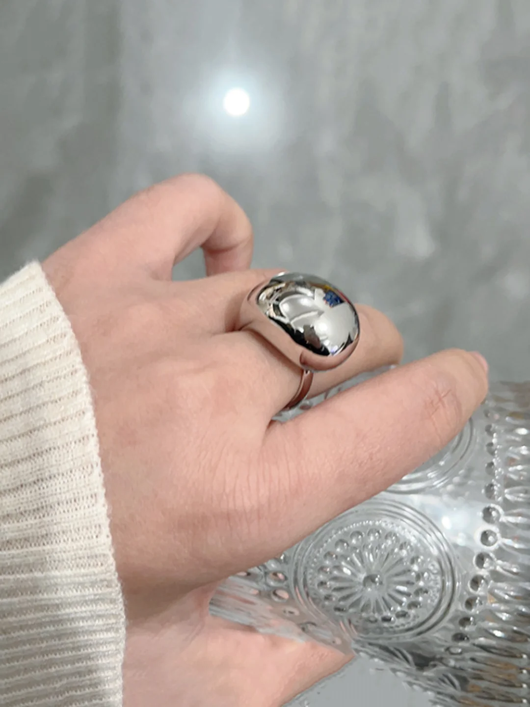 Серебряный женское объемное кольцо в форме капли