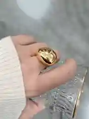 Золотой женское объемное кольцо в форме капли