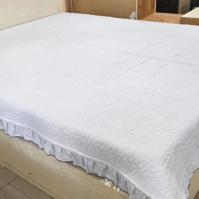 Покрывало на двухспальную кровать,Размер -220/240,Состав- верх  жатка.низ - хлопок 100%