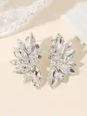 Женские серьги со стразами
