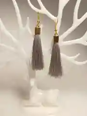 Серый серьги женские -кисти