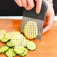 Рельефный нож для фигурной нарезки овощей и фруктов / рифленый нож