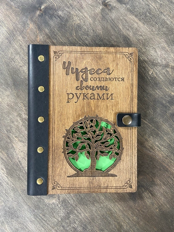 Блокнот из дерева и кожи, на кольцах, со сменным блоком, А5, на кнопке, ручной работы