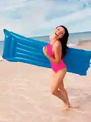 Зеленый надувной матрас для плавания, пляжный