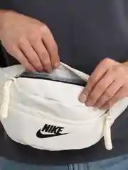 Белый сумка бананка на пояс