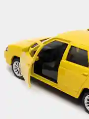 Желтый металлическая коллекционная машинка Lada (ВАЗ) 2110