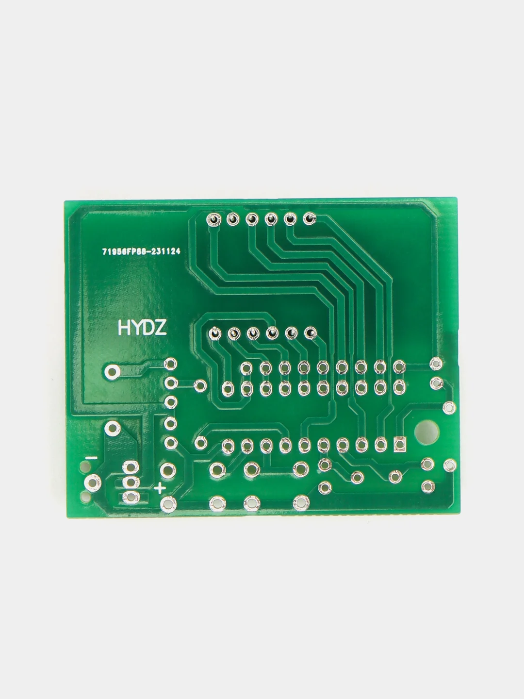 Радиоконструктор Электронные часы на at89c2051 3-6VDC