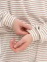 Бежевый костюм женский в полоску