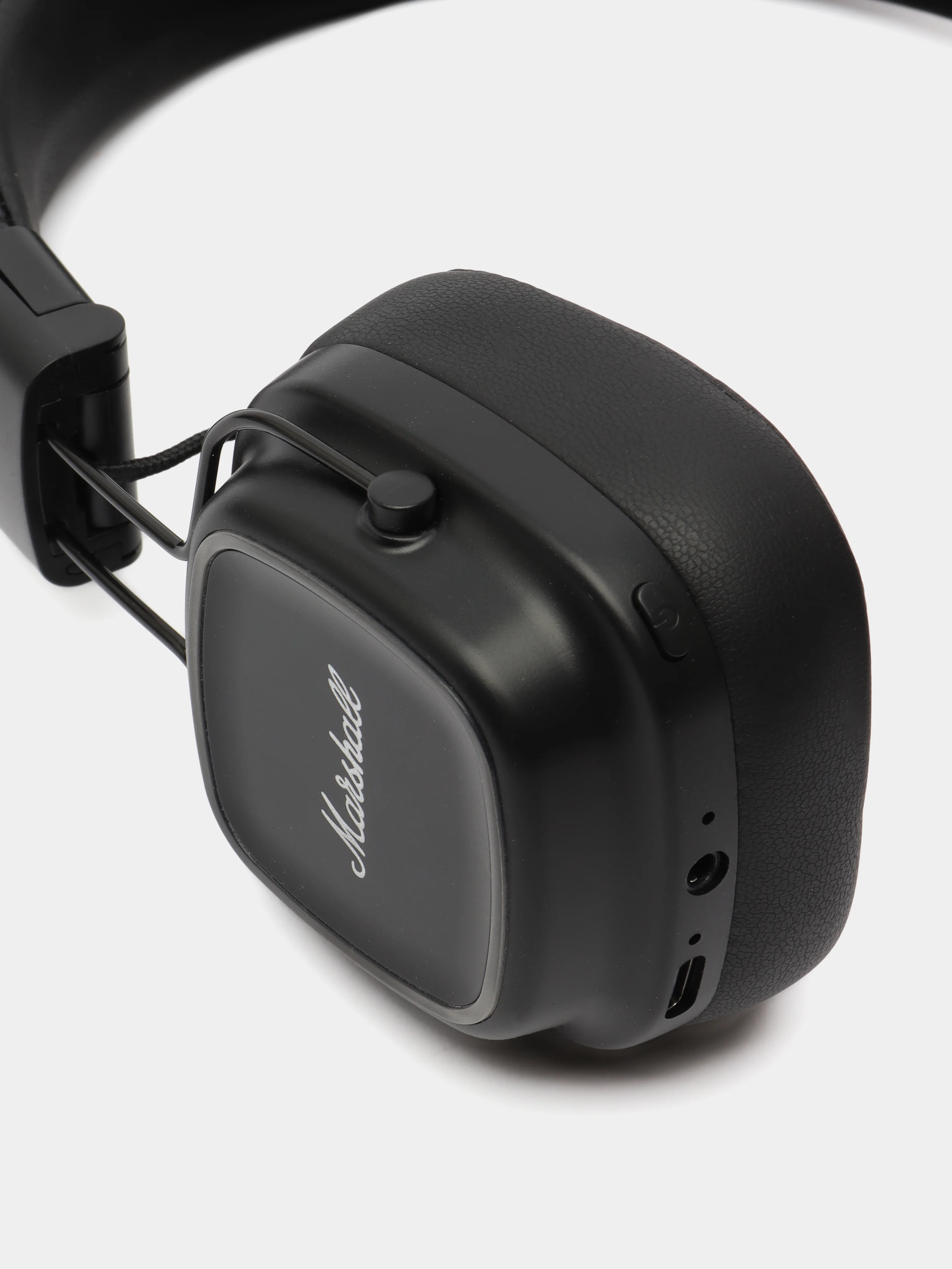 Черный беспроводные наушники, Bluetooth, c беспроводной зарядкой