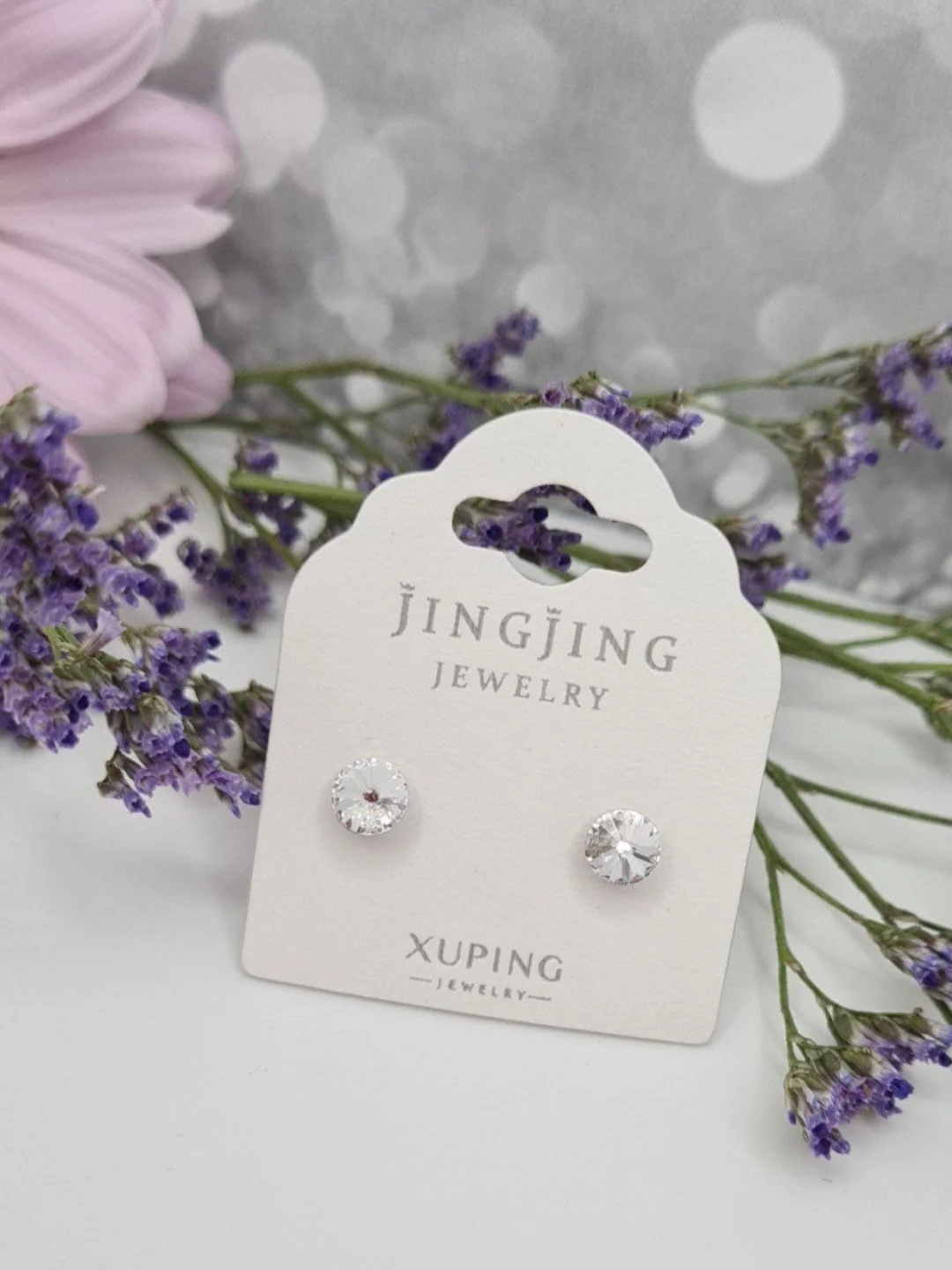 Белый серьги-гвоздики с крупным камнем Swarovski