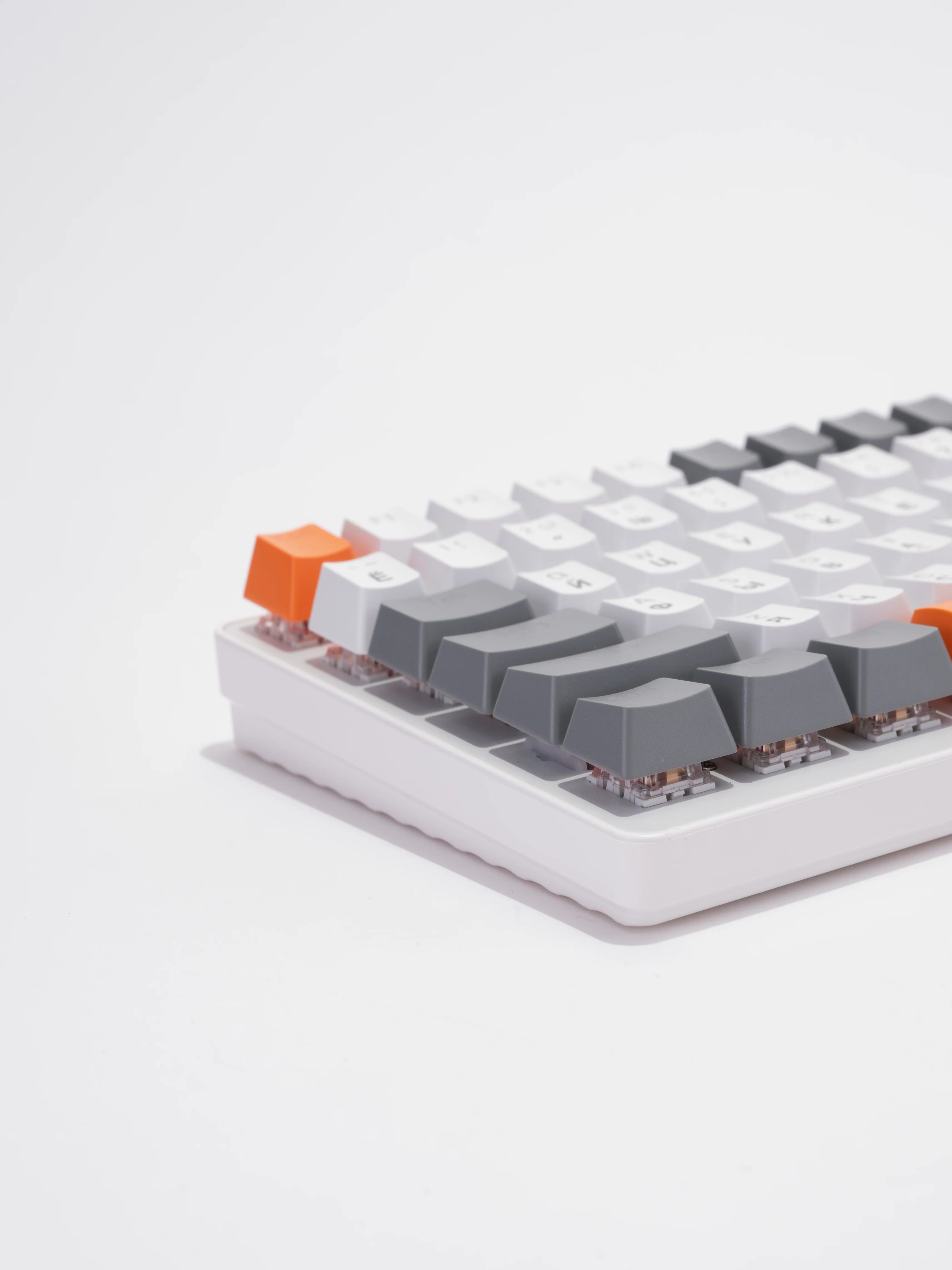 Белый клавиатура механическая, игровая, с RGB подсветкой 9 режимов, WOLF K3, белая и черная