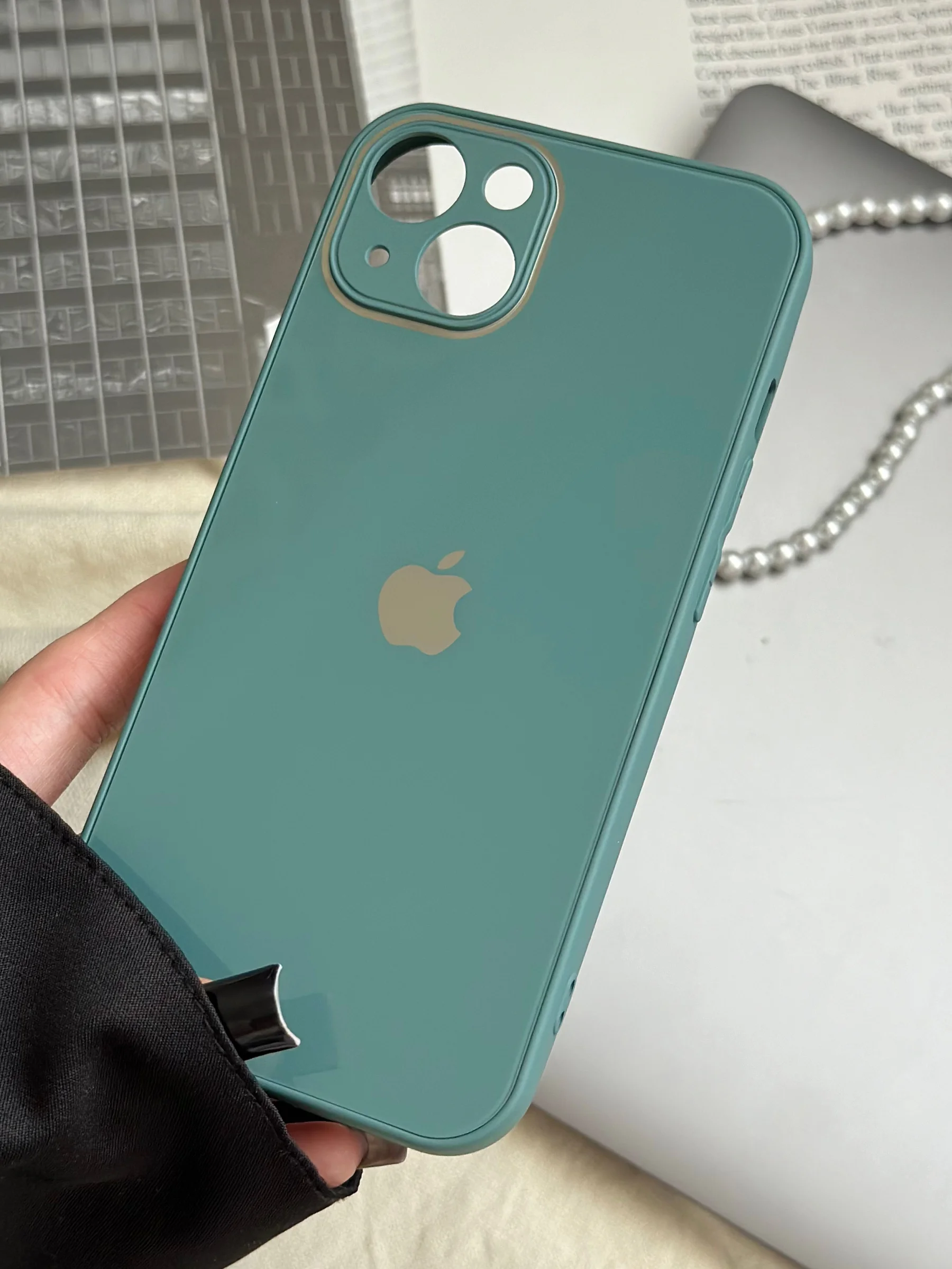 Белый чехол для iPhone 13, со стеклянной панелью и защитой камеры