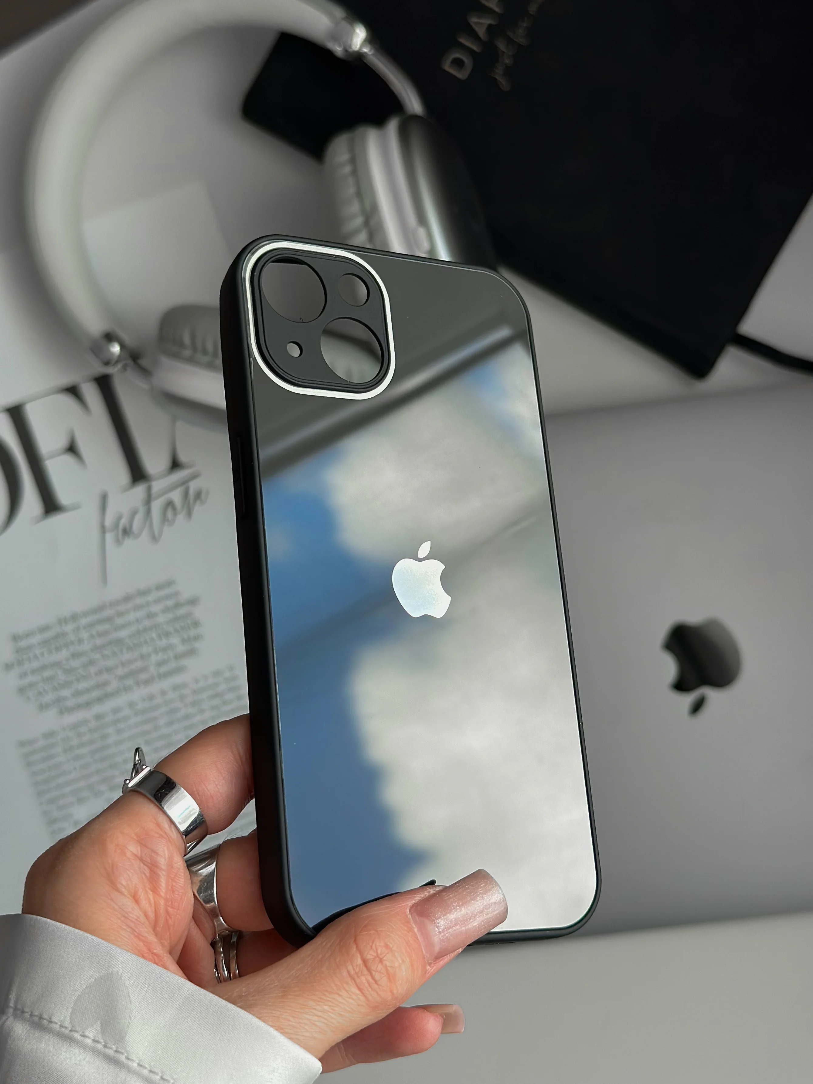 Черный чехол на iPhone 13, со стеклянной панелью и защитой камеры