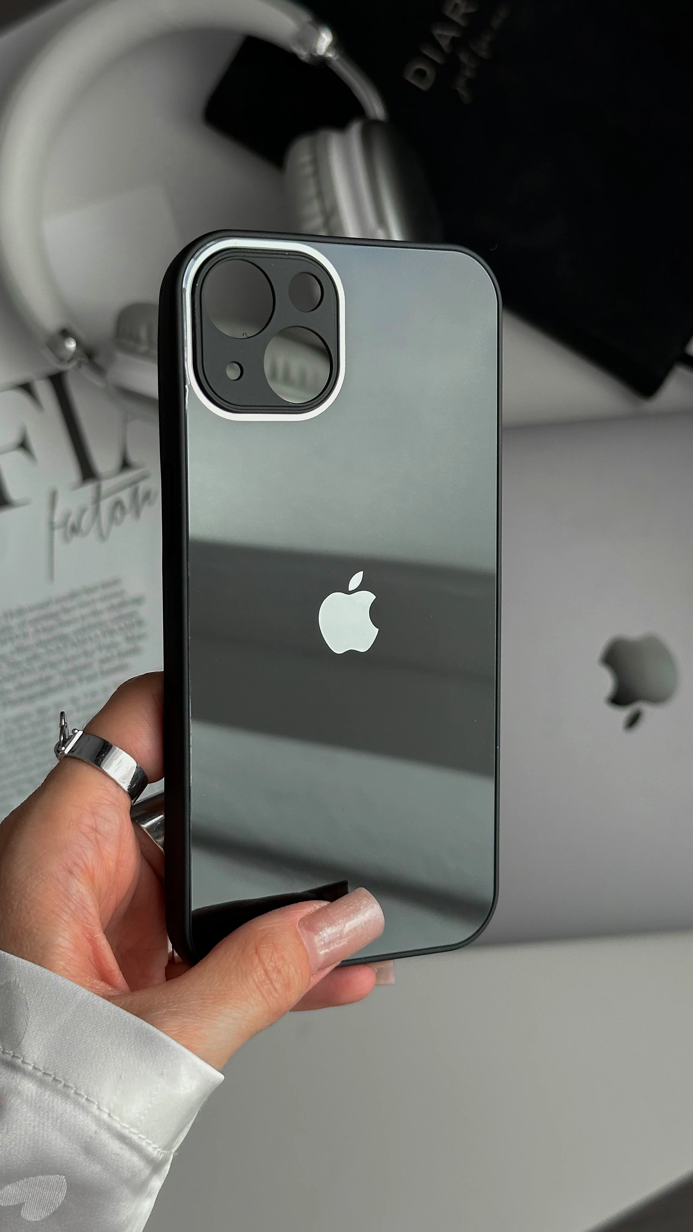 Черный чехол на iPhone 13, со стеклянной панелью и защитой камеры