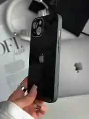 Черный чехол на iPhone 13, со стеклянной панелью и защитой камеры