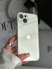 Белый чехол на iPhone 13, со стеклянной панелью и защитой камеры