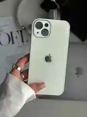 Белый чехол на iPhone 13, со стеклянной панелью и защитой камеры