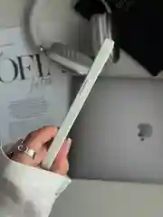 Белый чехол на iPhone 13, со стеклянной панелью и защитой камеры