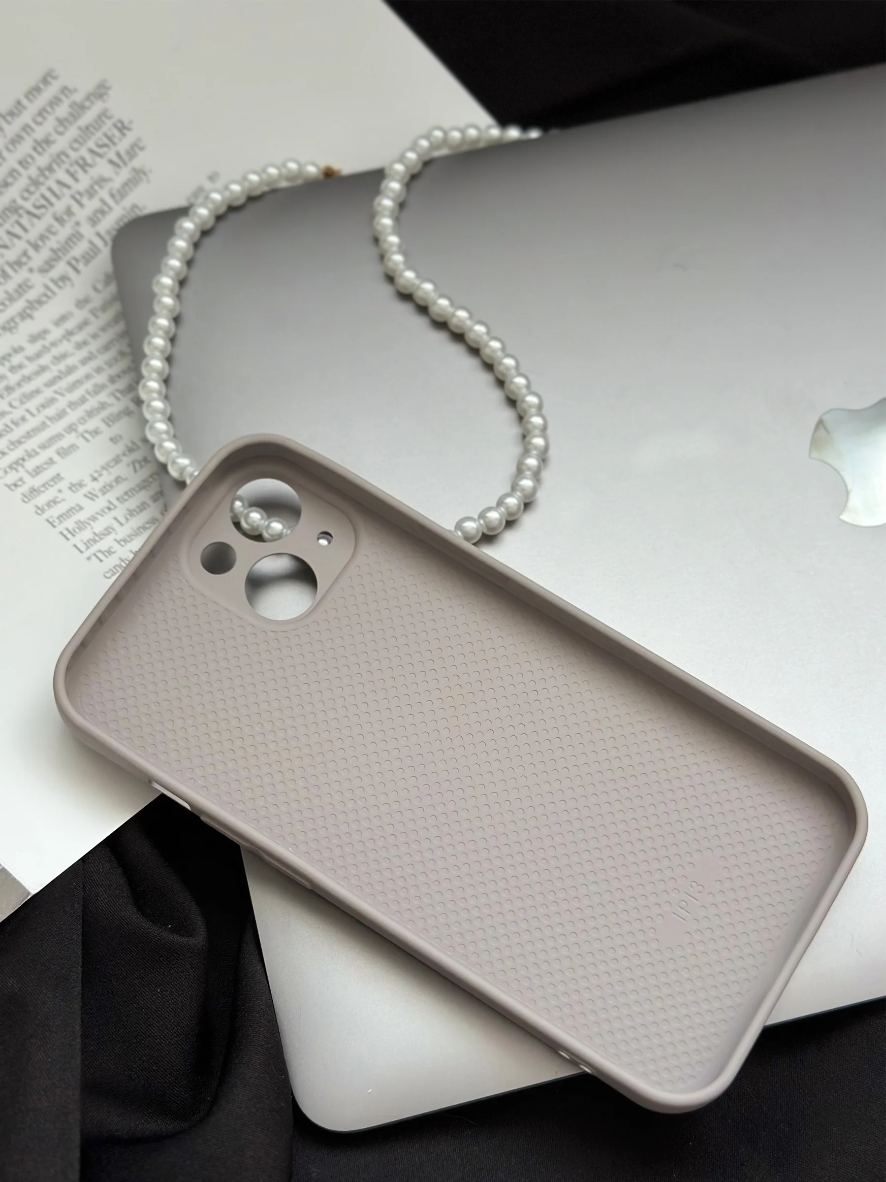 Бежевый меланж чехол на iPhone 13, со стеклянной панелью и защитой камеры