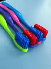 Разноцветный набор зубных щеток, средней жесткости, 2 или 4 шт