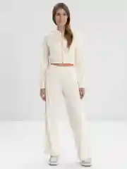 Белый спортивный костюм