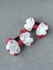 Бордовый комплект школьный - брошь + банты на резинках. 3 цвета