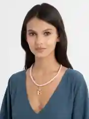Белый чокер из халцедона с кулоном