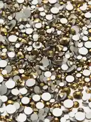 Золотые стразы для дизайна ногтей
