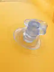 Желтый надувной пляжный матрас