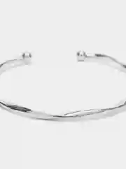 Серебряный браслет на запястье кафф