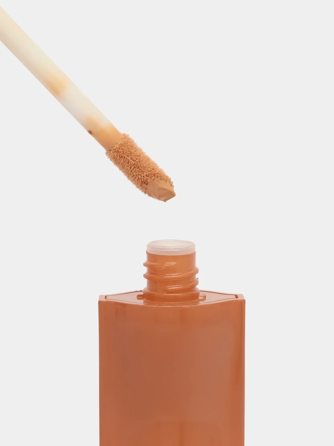 Бежевый консилер Kiss Beauty