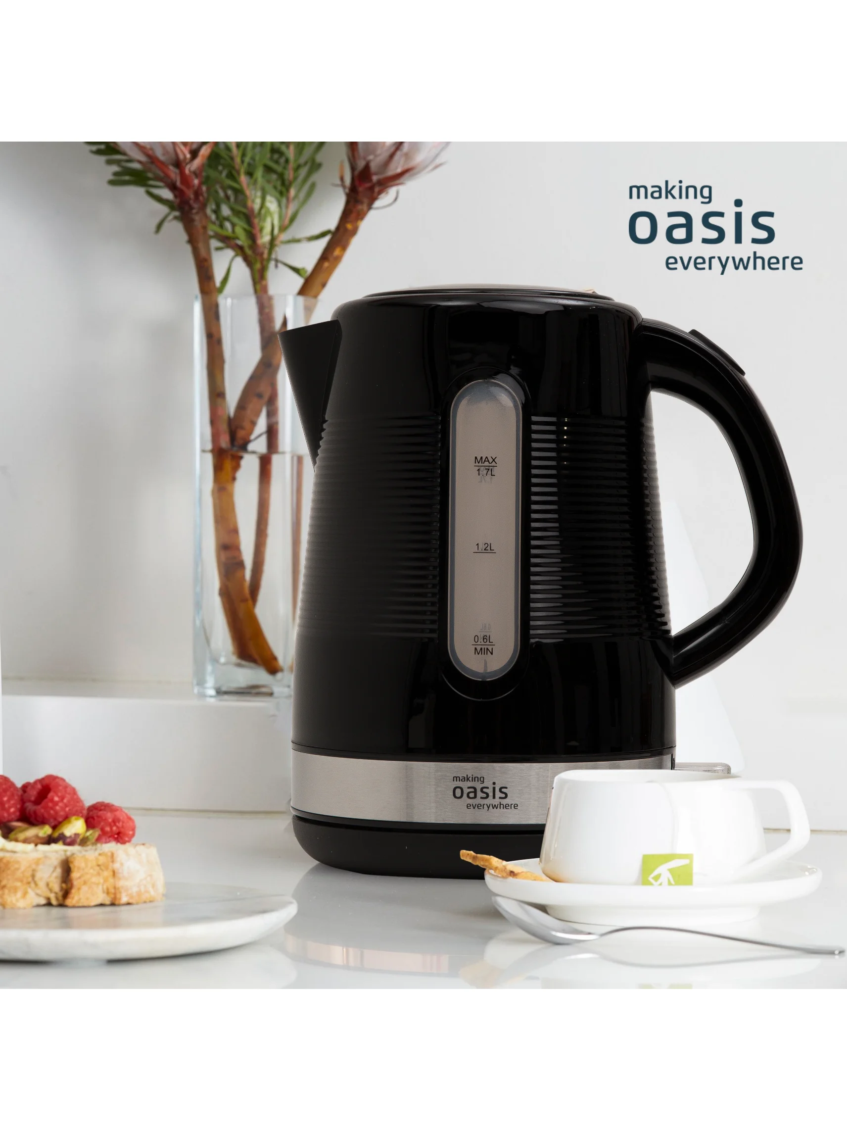 Черный электрический чайник making Oasis everywhere K-1PB