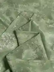 Салатовый шторы с тюлем, короткие, разные цвета, высота 170 см, ширина штор 140+140 см