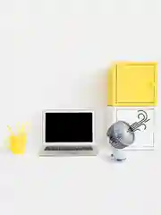 Серый портативный настольный USB вентилятор на прищепке