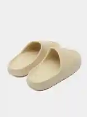Молочный шлепанцы