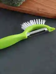 Овощечистка с щеткой, 18,5х4 см