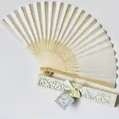 Веер складной ручной / Веер в упаковке / Веер в подарочной коробке / Веер ручной