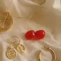 Серьги Черешня, сережки крупная Вишня на золотом стебельке