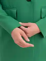 Горчичный костюм женский: пиджак и юбка