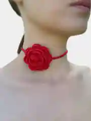 Красный чокер с розой/пионом