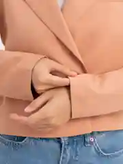Карамельный стильный кроп пиджак