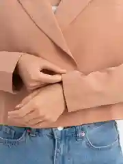 Бежевый стильный кроп пиджак