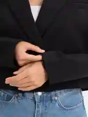 Черный стильный кроп пиджак