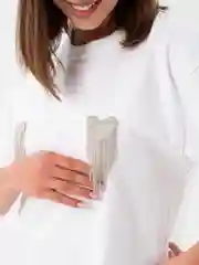 Женская футболка со стразами сердечки