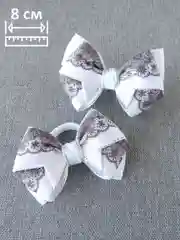 Белый комплект школьный - брошь + банты на резинках