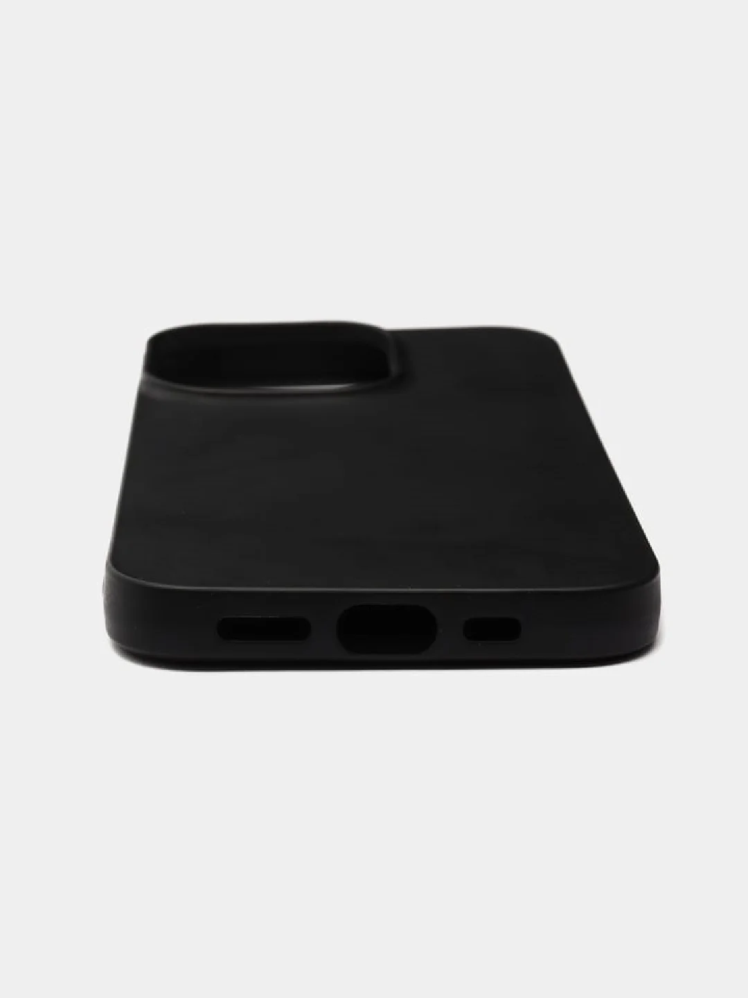 Черный чехол для iPhone 13
