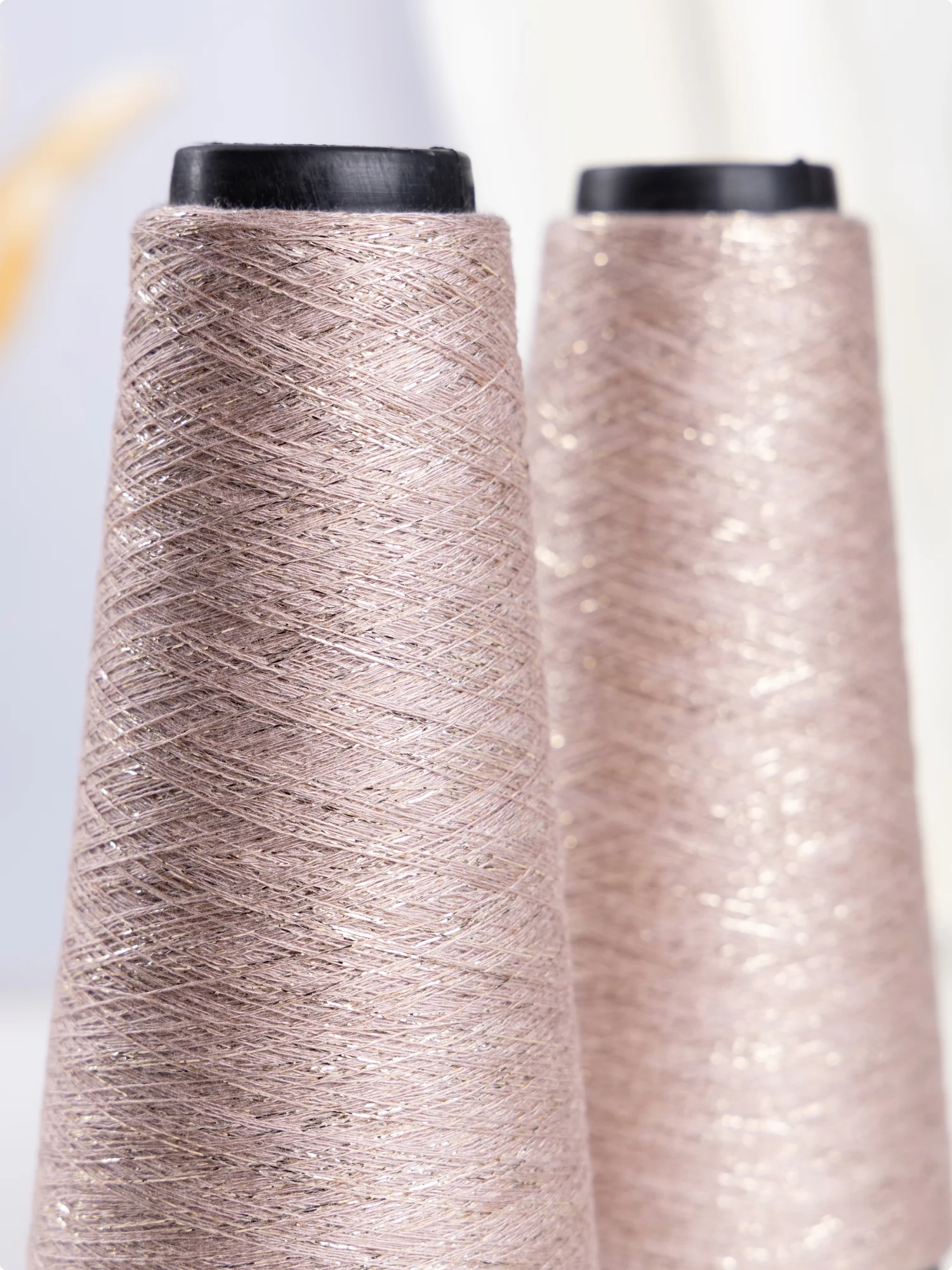 Бежевый пряжа с люрексом для вязания OnlyWe Alluring Shine 50 гр, 1500 метров